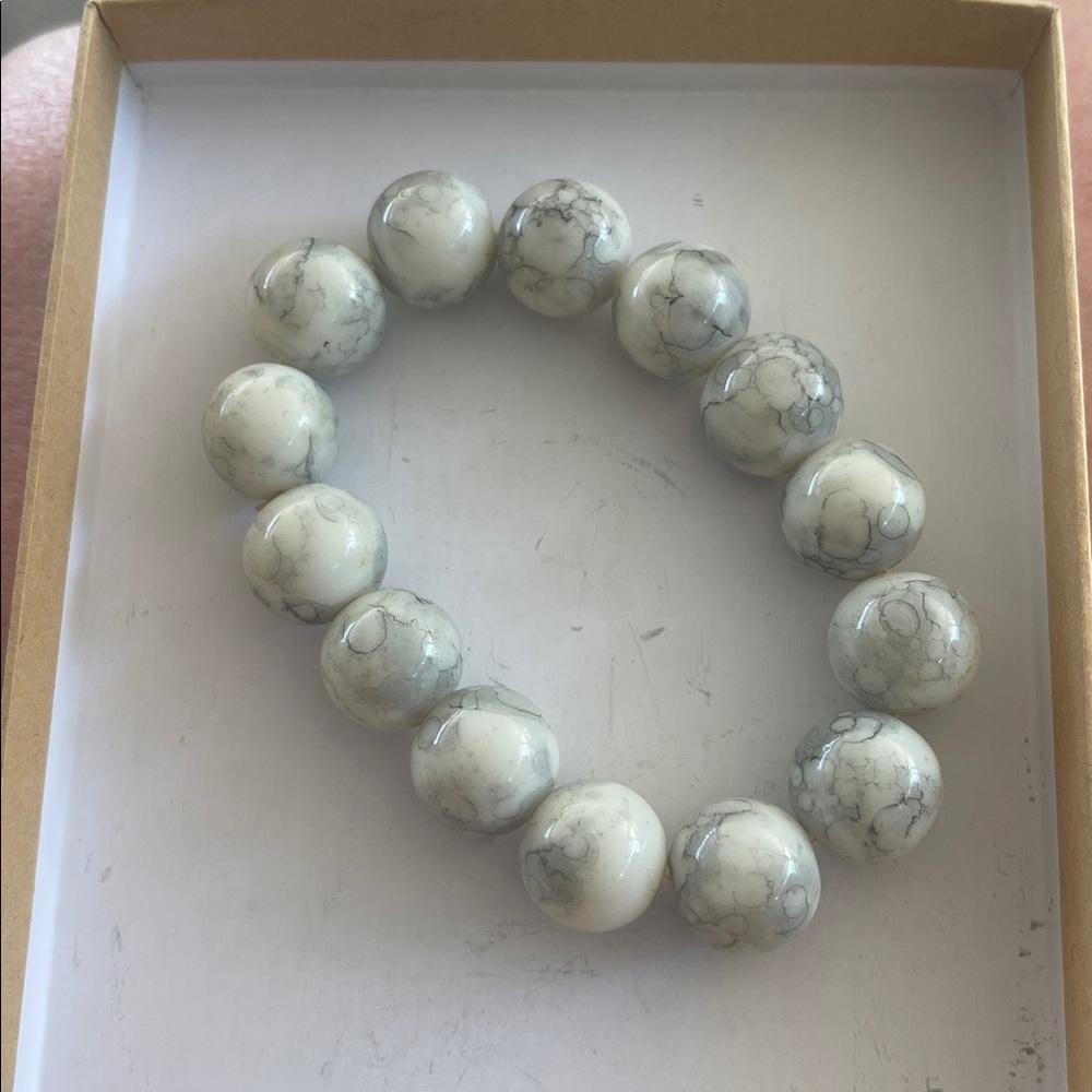 Marbled White and Green Beaded Bracele